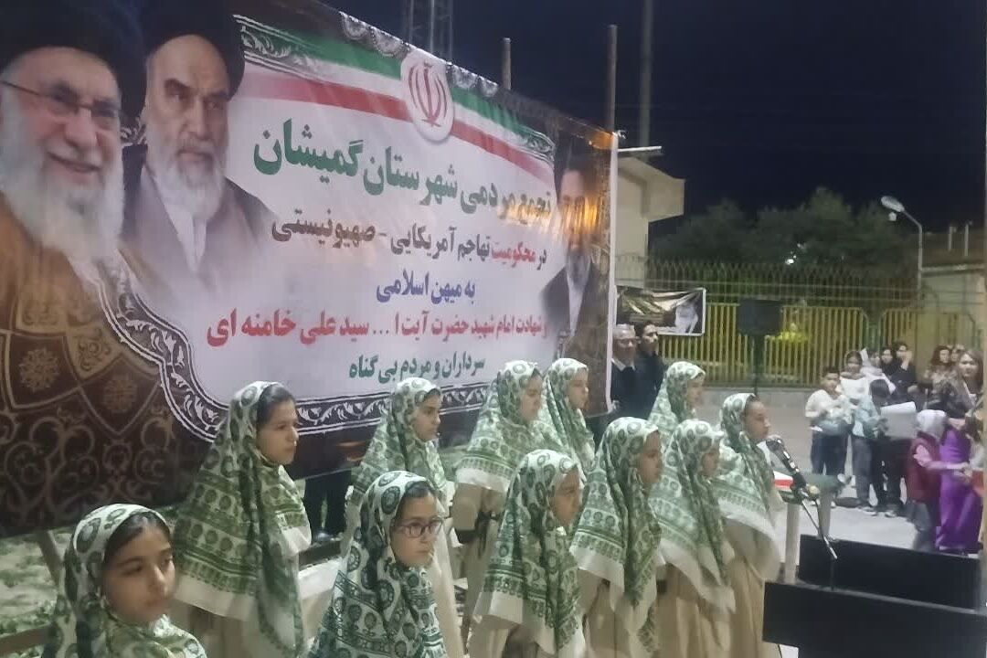 همبستگی مرزنشینان اهل‌سنت گمیشان در سوگ رهبر شهید؛ شب‌های بیعت با رهبر سوم انقلاب در میدان امام خمینی(ره)
