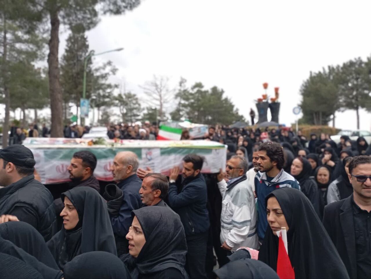 تشییع ۱۰ شهید مظلوم حمله هوایی آمریکا و رژیم صهیونیستی در کرمانشاه