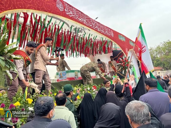 تشییع باشکوه پیکر دریابان شهید علیرضا تنگسیری در بندرعباس