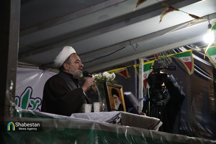 بیعت با ولی امر مسلمین از نشانه‌های تولی است