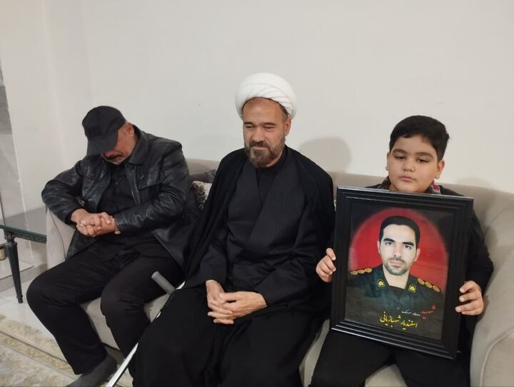 دیدار مسئول نمایندگی ولی فقیه در سپاه نبی‌اکرم(ص) استان کرمانشاه با خانواده شهدای جنگ رمضان