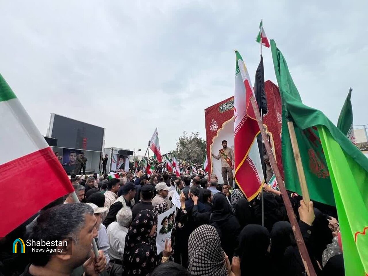 تشییع باشکوه پیکر دریابان شهید علیرضا تنگسیری در بندرعباس