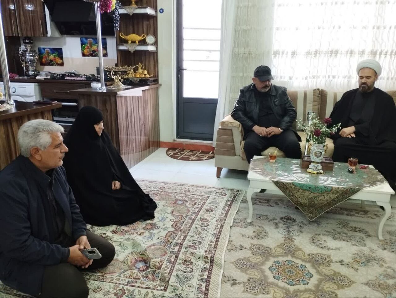 دیدار مسئول نمایندگی ولی فقیه در سپاه نبی‌اکرم(ص) استان کرمانشاه با خانواده شهدای جنگ رمضان
