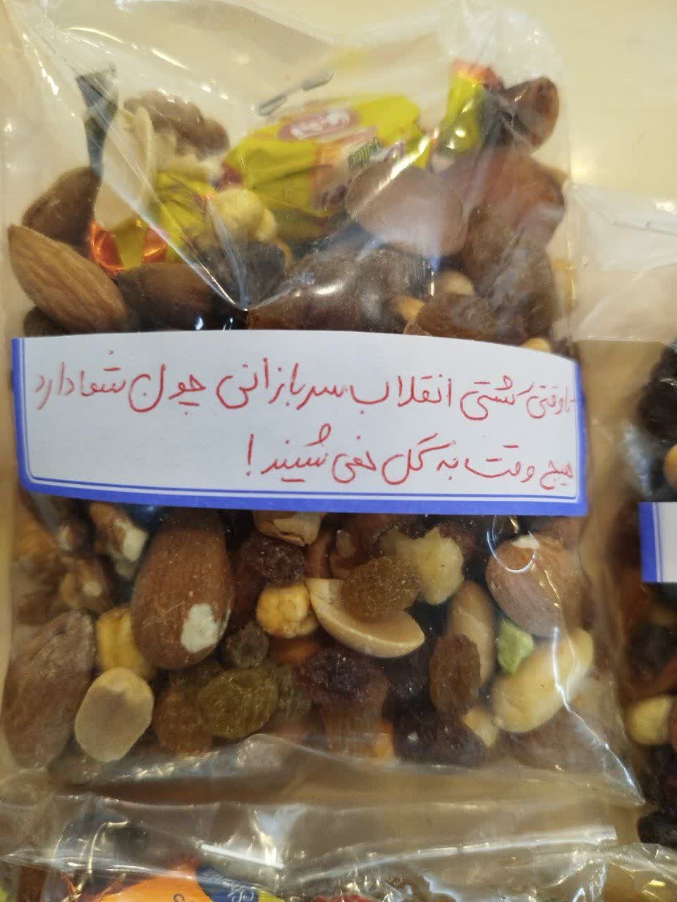 از شیرینکده خیریه امام زمان(عج) تا آشپزخانه محافظان امنیت؛ زنانی که پشتیبان جبهه‌اند