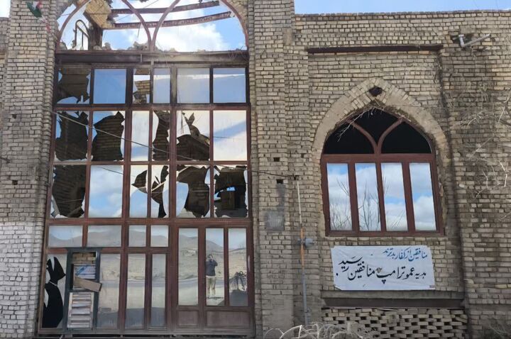 نصب پارچه نویسی‌های فرهنگی بر بدنه زخم خورده مسجد شهابیه