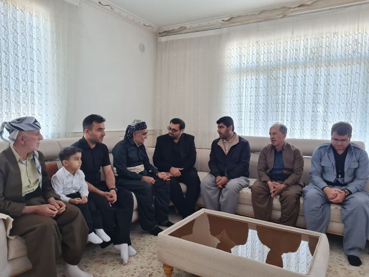دیدارهای فرهنگی در سروآباد به مناسبت ۱۲ فروردین؛ تجلیل از خانواده شهدا و فعالان فرهنگی