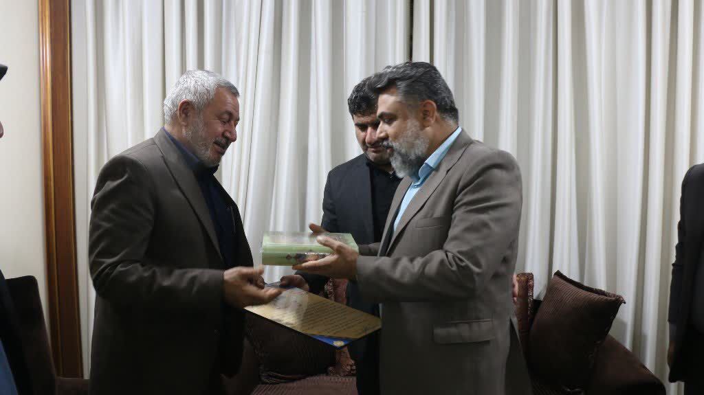دیدار مدیر ستاد هماهنگی کانون‌های مساجد خوزستان با خانواده شهید «علی سعدی»
