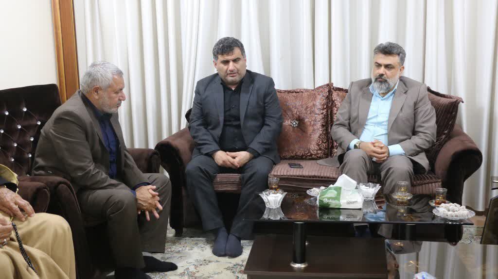 دیدار مدیر ستاد هماهنگی کانون‌های مساجد خوزستان با خانواده شهید «علی سعدی»