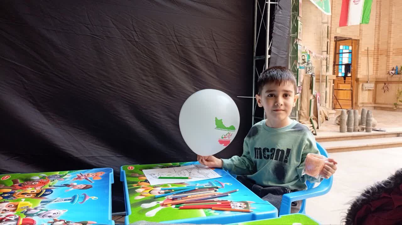 «آرامش بهاری» در حرم احمد بن اسحاق؛ نوروزی متفاوت با طعم معنویت و لبخند کودکان