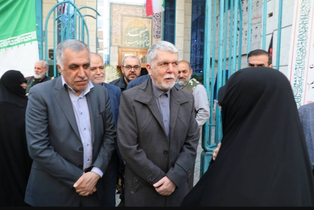 آیین ترحیم شهید شادکامی و همسر و فرزندانش با حضور وزیر فرهنگ و ارشاد اسلامی