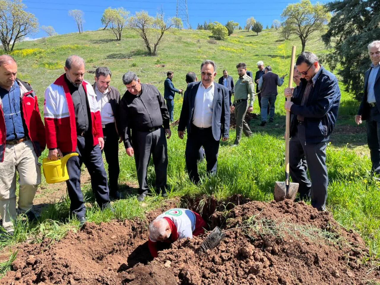 با تمام توان ادامه دهنده راه امام شهیدمان هستیم