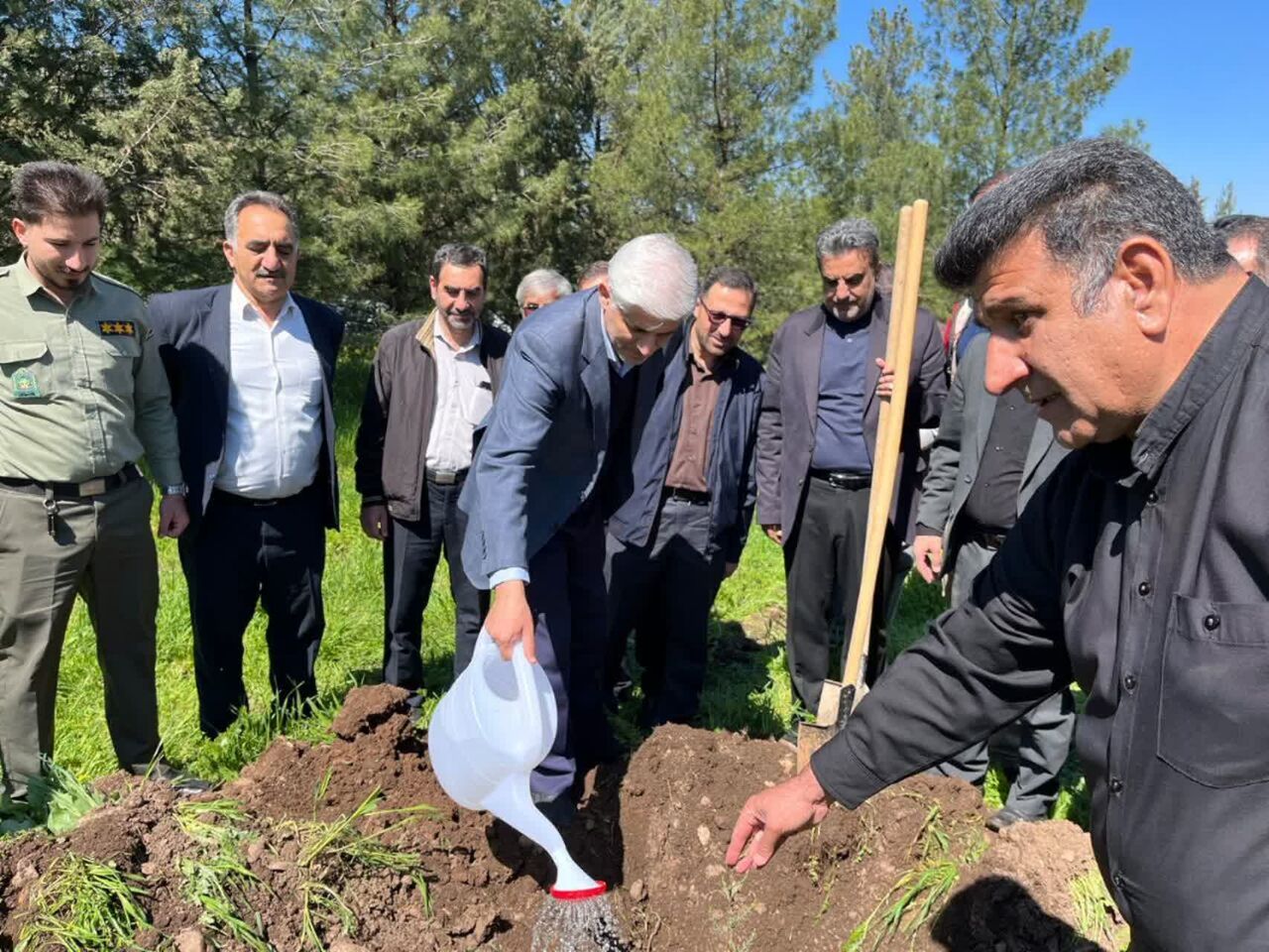 با تمام توان ادامه دهنده راه امام شهیدمان هستیم