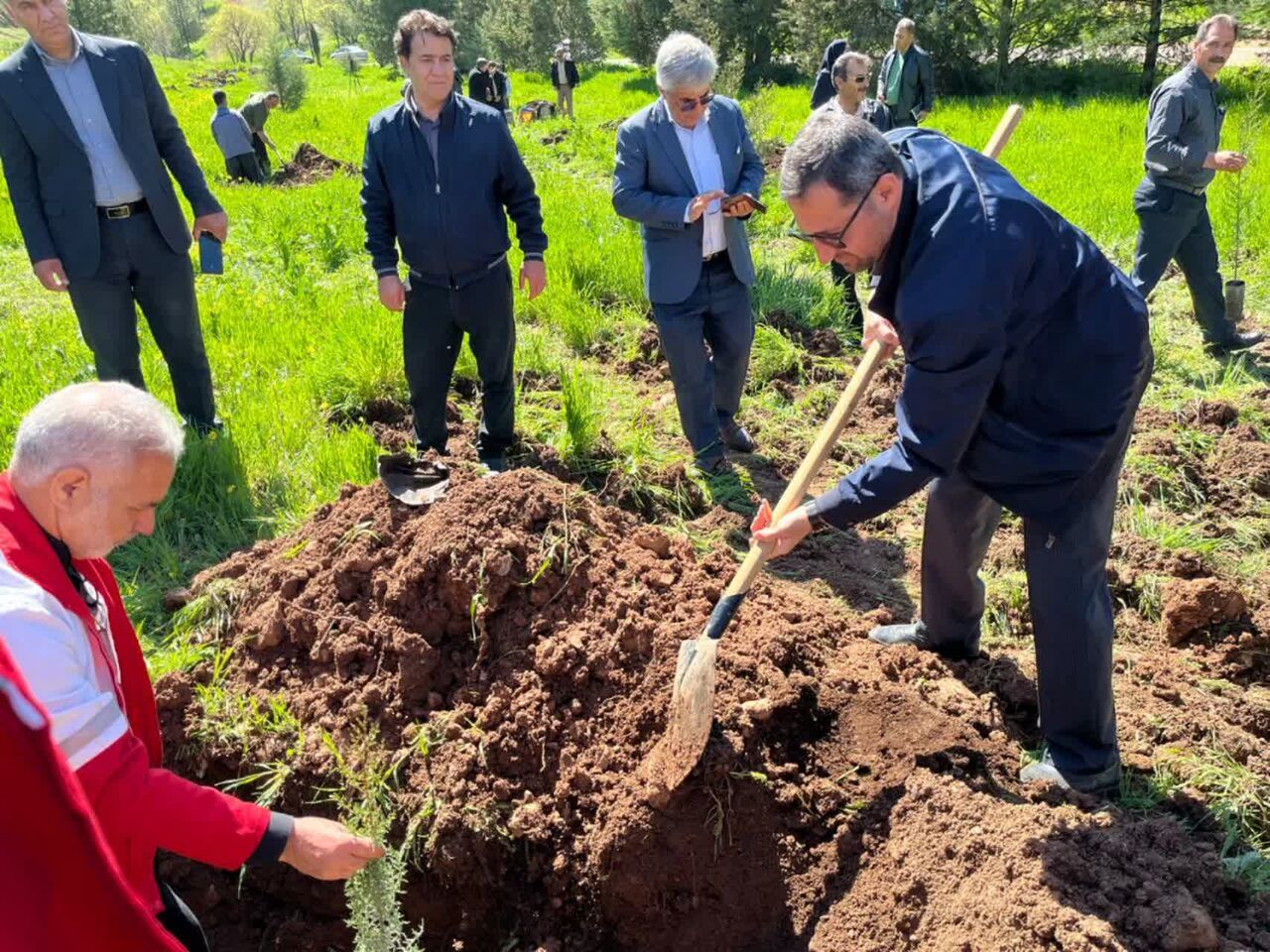 با تمام توان ادامه دهنده راه امام شهیدمان هستیم