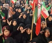 احترام نظامی مردمان دیارعلویان به سرود ملی