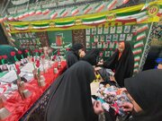 اهدای عروسک "دختلوک" به کودکان زائر حرم مطهر امام رضا(ع)