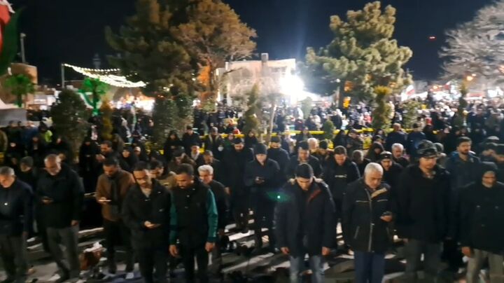 اقامه نماز استغاثه برای تعجیل در فرج همزمان با سراسر کشور در اراک برگزار شد