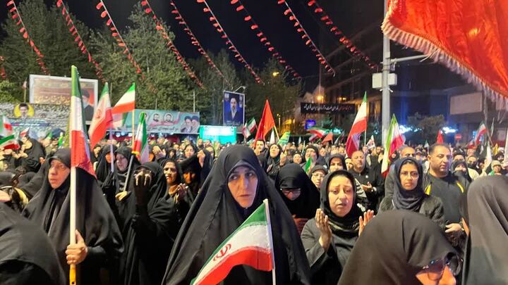 اقامه نماز استغاثه به امام زمان(عج) در خیابان‌های مازندران