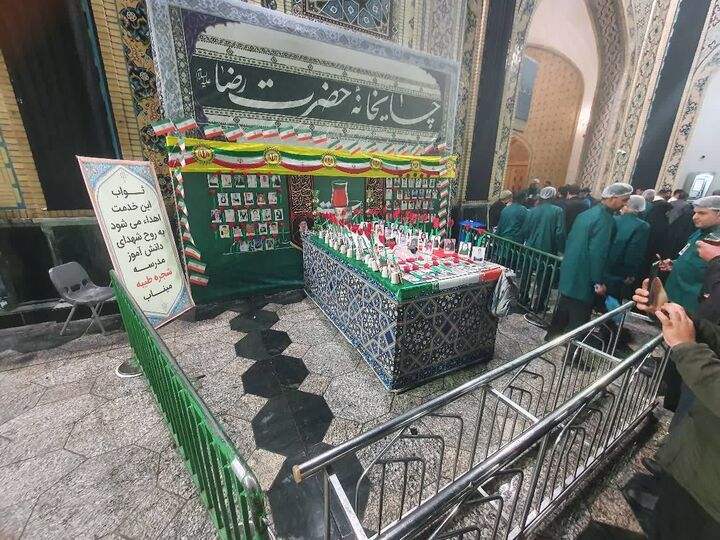 برگزاری یادمان شهدای دانش‌آموز مینابی در حرم رضوی