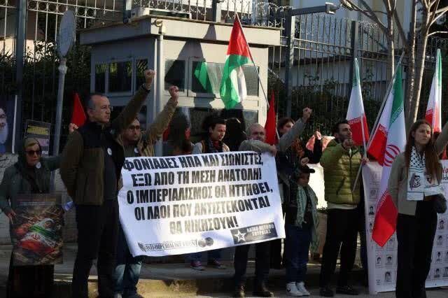 ابراز همدردی و گرامیداشت یاد شهدای دانش‌آموز میناب در آتن+ عکس و فیلم