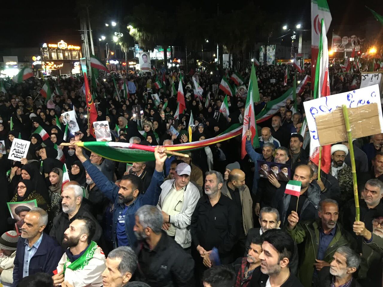 صدای اتحادمقدس از میدان، مسئولان وخیابان به گوش می رسد