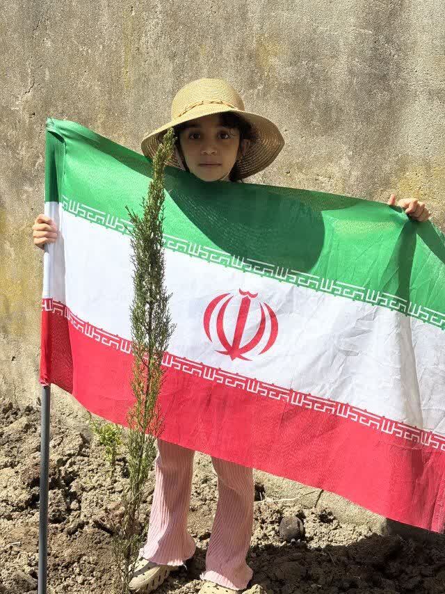 غرس نهال ایمان در روز طبیعت؛ مردم قائم‌شهر به توصیه رهبری نهال کاشتند