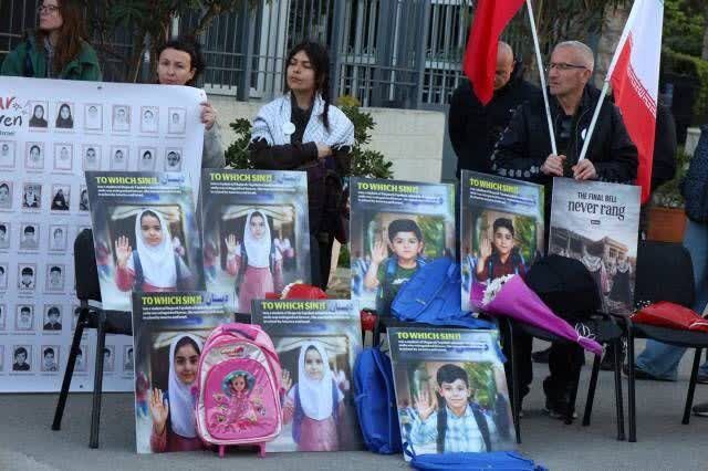 ابراز همدردی و گرامیداشت یاد شهدای دانش‌آموز میناب در آتن+ عکس و فیلم