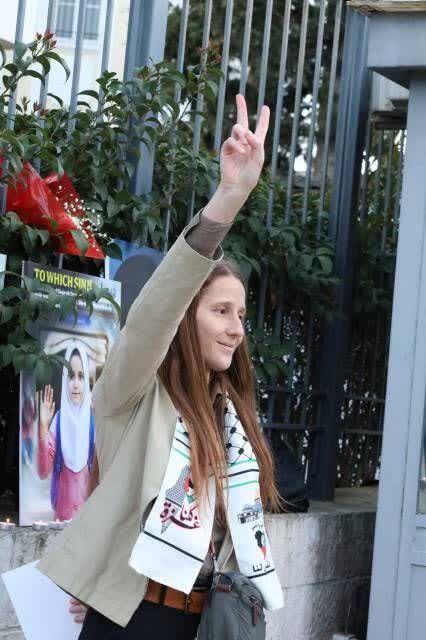 ابراز همدردی و گرامیداشت یاد شهدای دانش‌آموز میناب در آتن+ عکس و فیلم