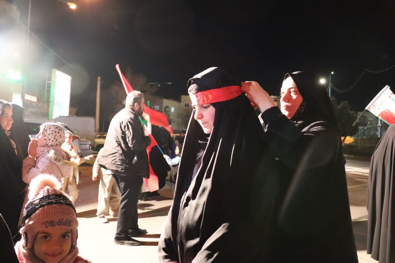 روحانیون‌ همدان پای کار/حضور پرشور مجاهدان دهه هشتادی و نودی در غرفه نسل بیدار