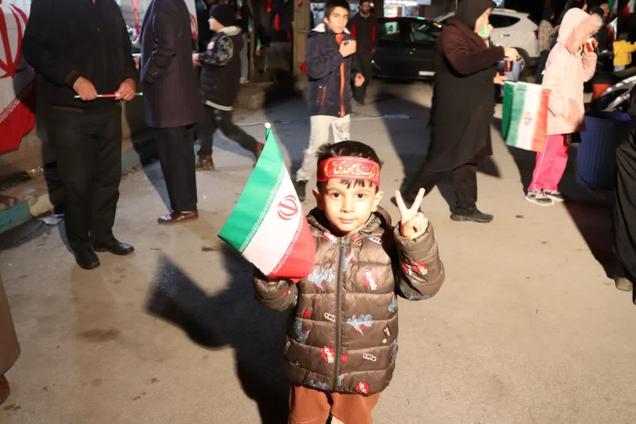 روحانیون‌ همدان پای کار/حضور پرشور مجاهدان دهه هشتادی و نودی در غرفه نسل بیدار