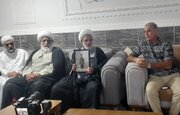 نماینده ولی فقیه در هرمزگان به دیدار خانواده شهید دانش‌آموز اهل سنت در میناب رفت