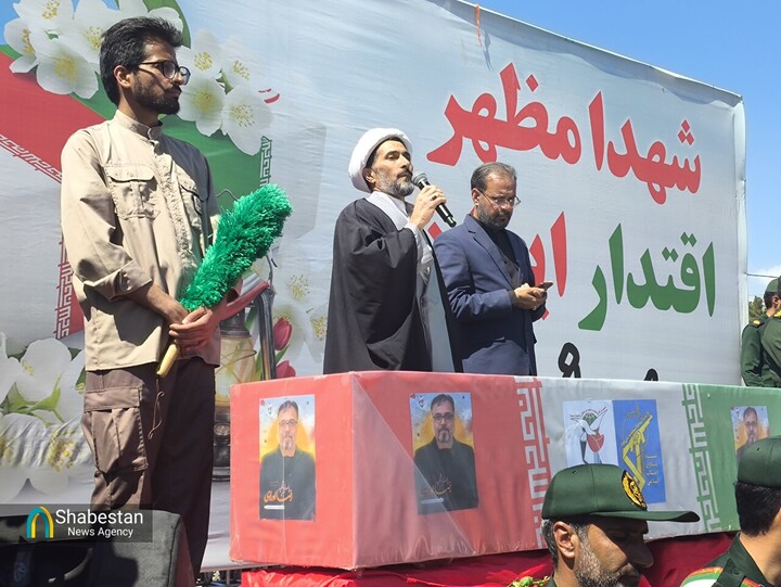 خون پاک رهبر شهید، اتحاد و ایستادگی ملت را دوچندان کرده است