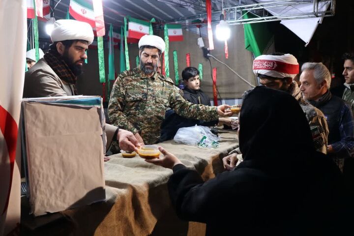 روحانیون‌ همدان پای کار/حضور پرشور مجاهدان دهه هشتادی و نودی در غرفه نسل بیدار