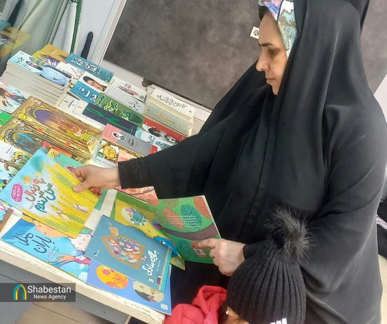 هنرنمایی دختران مفلحون در جنگ خیابانی