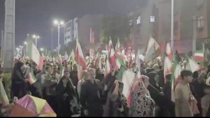 بندرعباس سی‌وشش شب است که در سوگ و بیعت به خیابان می‌آید