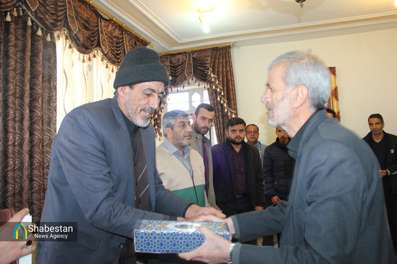 دیدار اعضای ستاد استان با خانواده‌های شهدای جنگ تحمیلی شهرستان بن