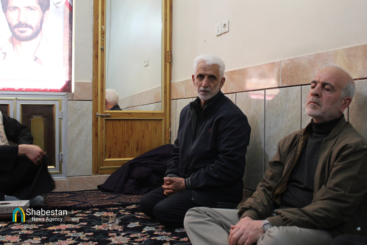 دیدار اعضای ستاد استان با خانواده‌های شهدای جنگ تحمیلی شهرستان بن