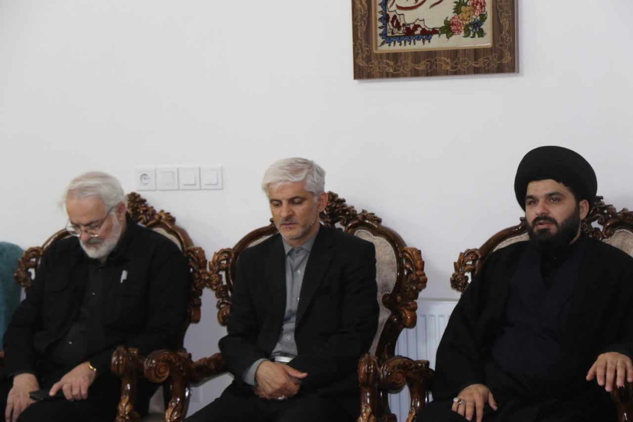 خانواده شهدا و مردم پای نظام و انقلاب هستند