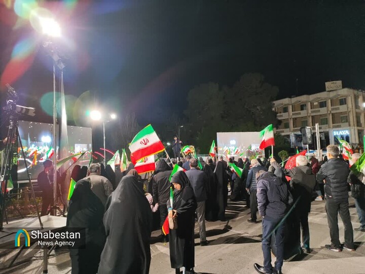 خیابان‌ها معیادگاه تجلی عشق به وطن