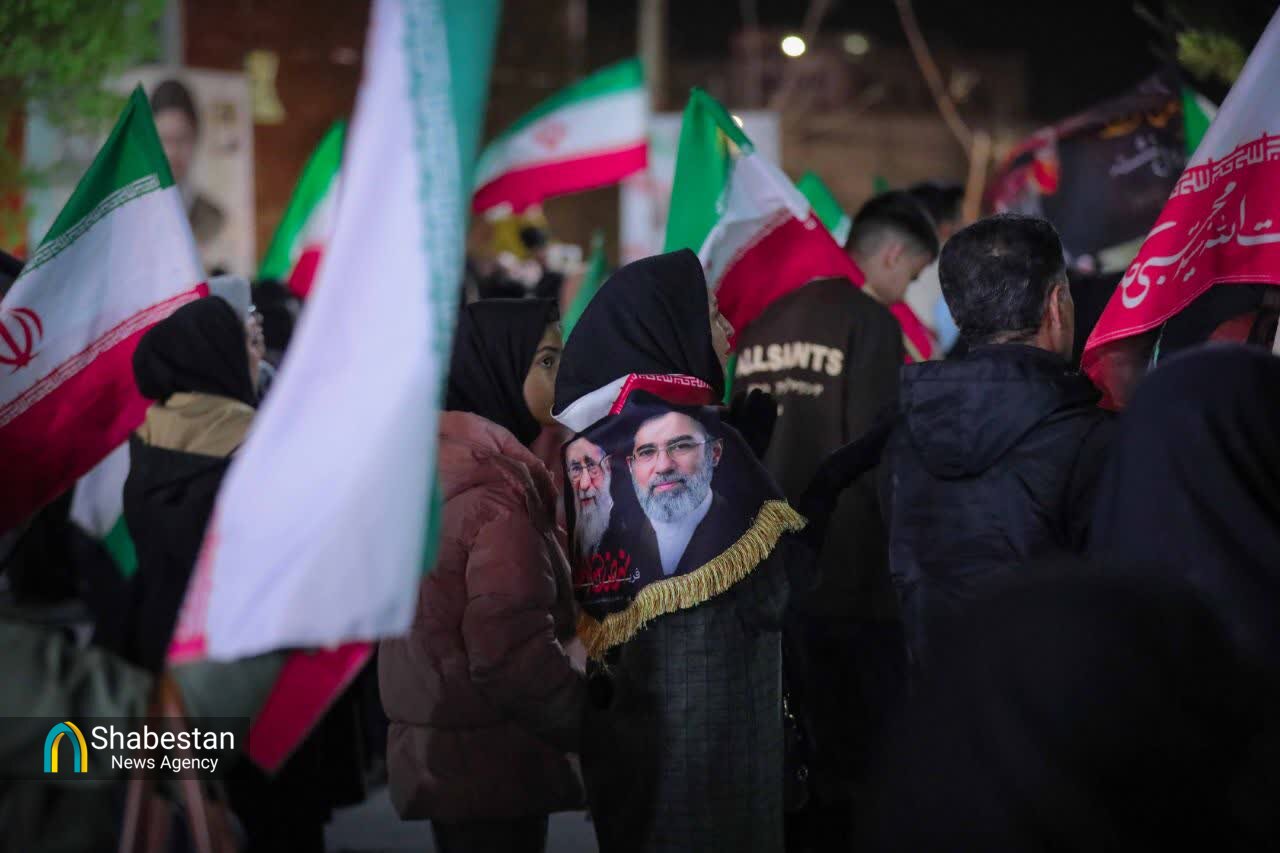 میدان داری بچه های مسجدی هشتگرد در عرصه تجمع های خیابانی