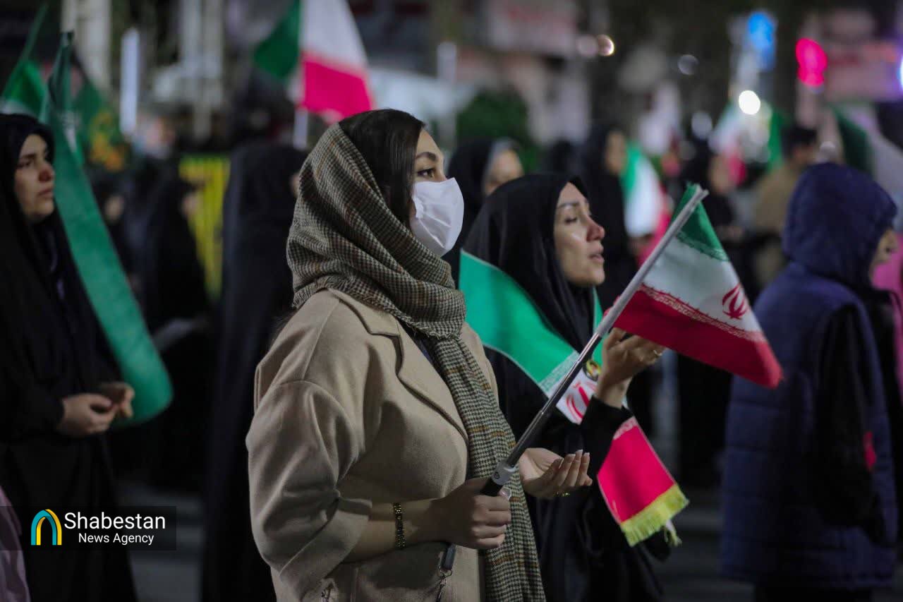 میدان داری بچه های مسجدی هشتگرد در عرصه تجمع های خیابانی