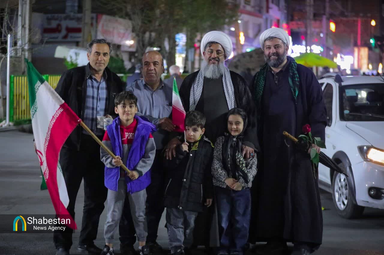 میدان داری بچه های مسجدی هشتگرد در عرصه تجمع های خیابانی