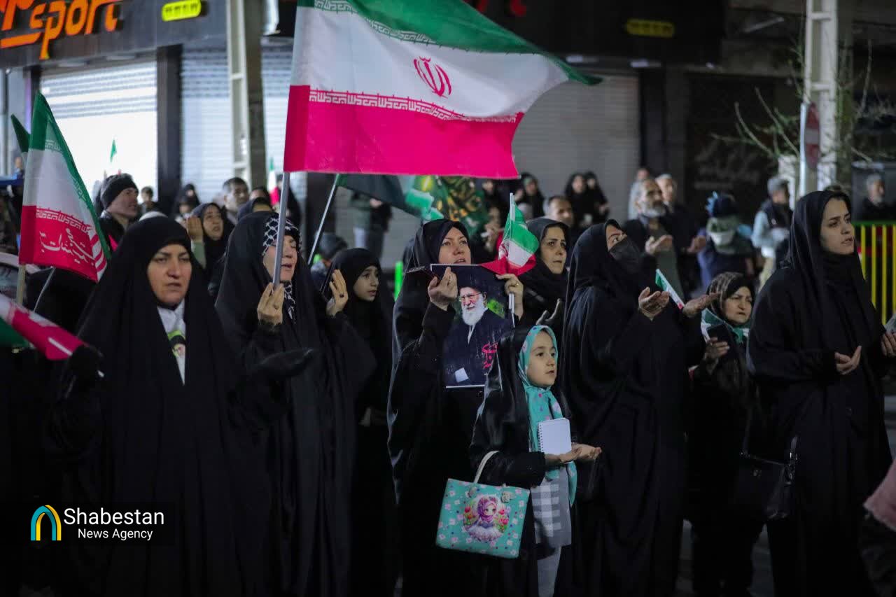 میدان داری بچه های مسجدی هشتگرد در عرصه تجمع های خیابانی