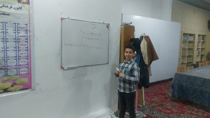 روشن ماندن چراغ درس در پناه مسجد