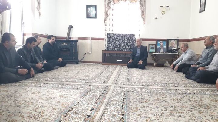 دیدار مسئولان فرهنگی کردستان با خانواده شهید حجت‌الاسلام محمد سخاوتی در علی‌آباد