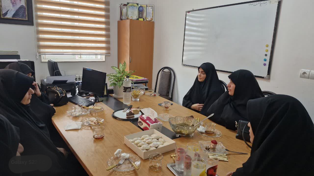 حماسه پشتیبانی خواهران در جنگ رمضان؛ از پخت نان تا ارسال بستههای فرهنگی