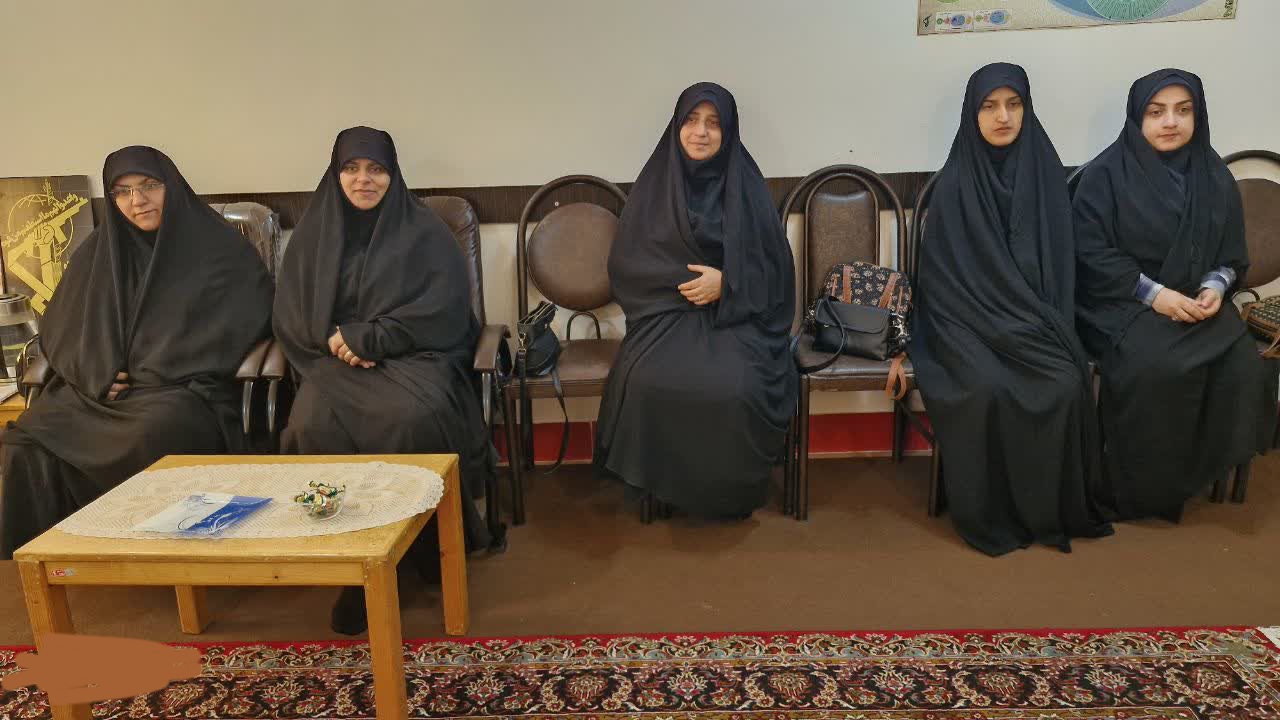حماسه پشتیبانی خواهران در جنگ رمضان؛ از پخت نان تا ارسال بسته‌های فرهنگی