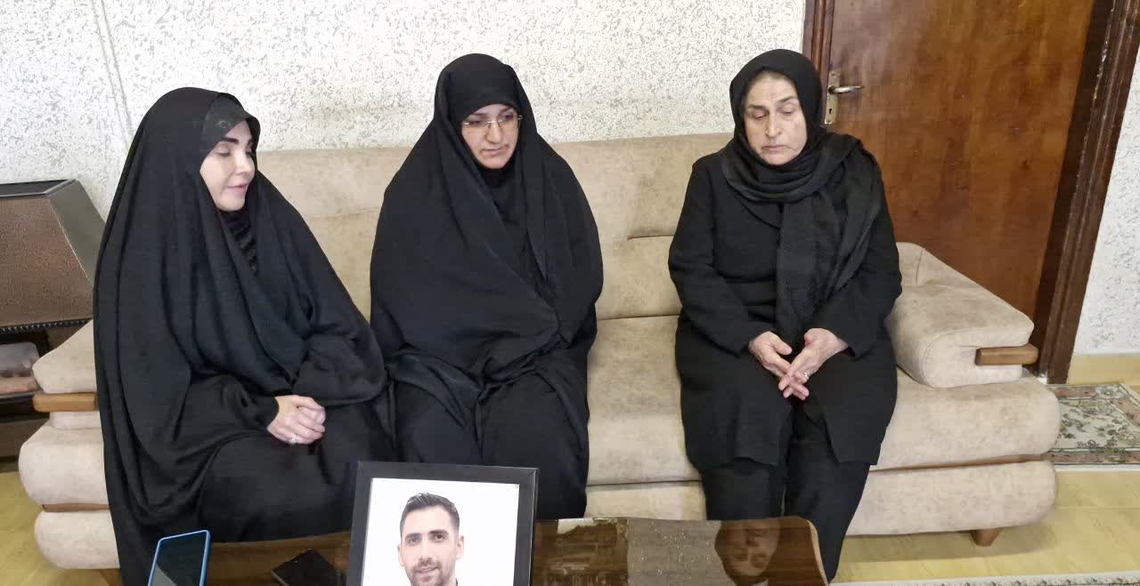 دیدار بسیج جامعه زنان گیلان با خانواده شهید دریانورد «حامد رجبی مقدم»