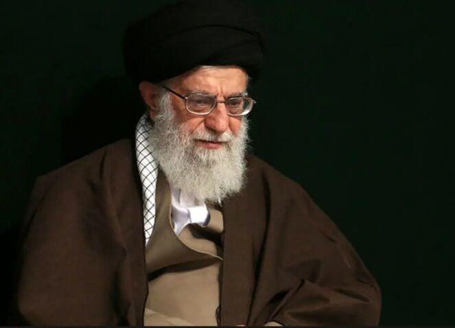 بازخوانی آثار تقریظ‌شده رهبر شهید؛ نقش‌آفرینی حضرت آیت الله خامنه ای در برجسته‌سازی ادبیات دفاع مقدس