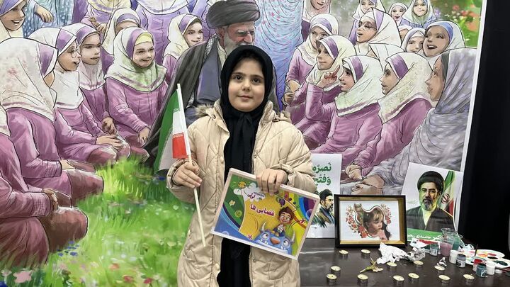 برپایی نمایشگاه مدرسه شجره طیبه میناب در جوار مصلی نمازجمعه هشتگرد