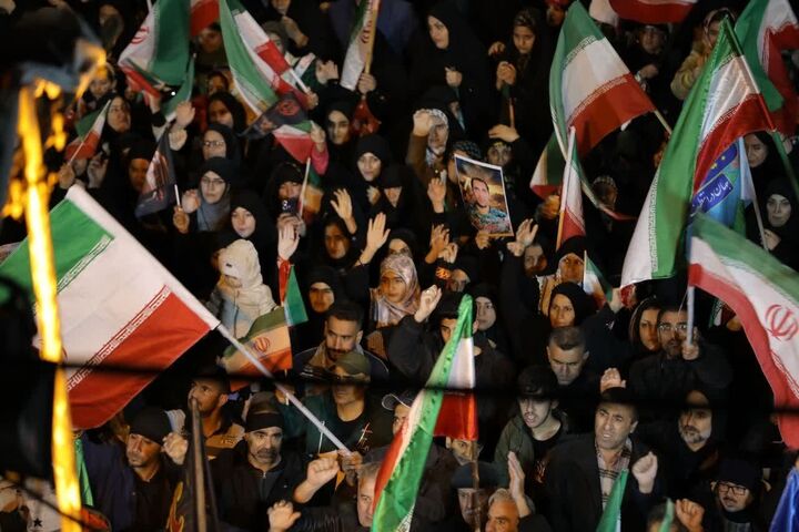 خرم‌آبادی‌ها پای نظام جمهوری اسلامی و رهبری ایستاده‌اند